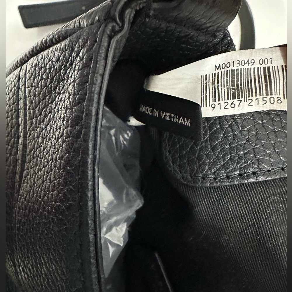 Marc Jacobs Black Pebbled Leather Crossbody Bag with Gold Hardware - Picture 13 of 13